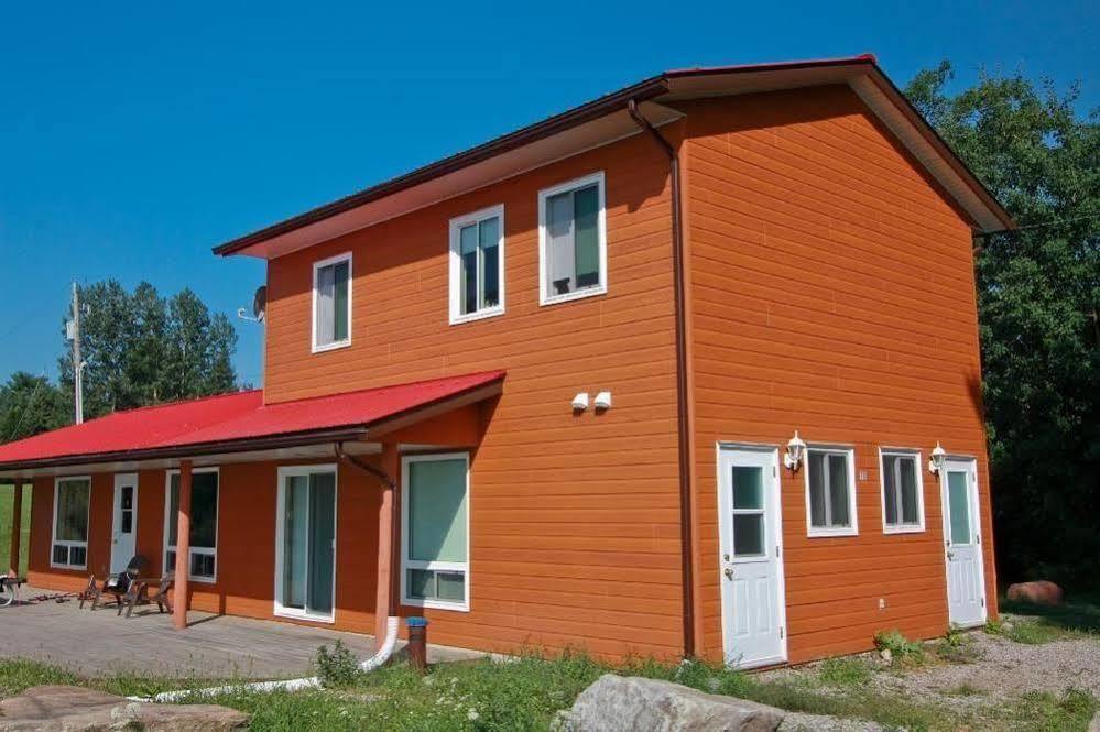 Wilderness Tours Rafting Resort Foresters Falls Exterior photo